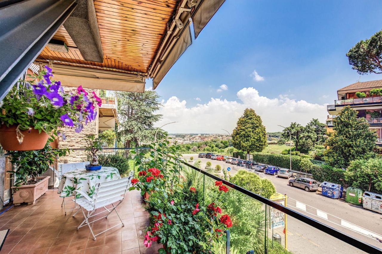 Apartment Terrazza Piccolomini: Elegant Stunning View Over Rome/st Peter's Dome Rom